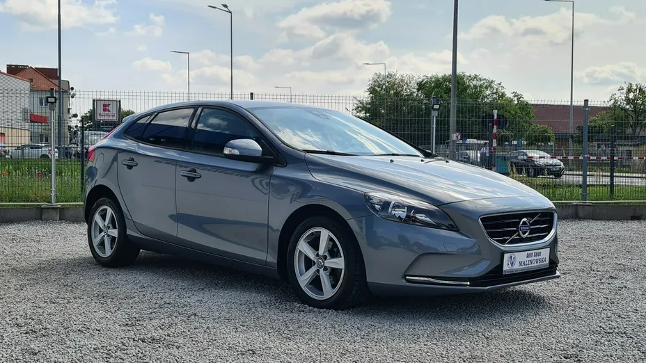 VOLVO V40 -