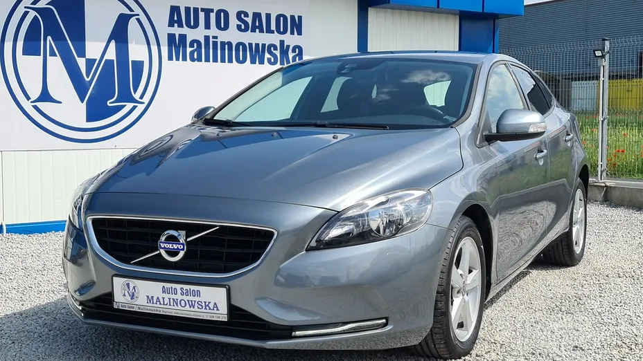 VOLVO V40 -