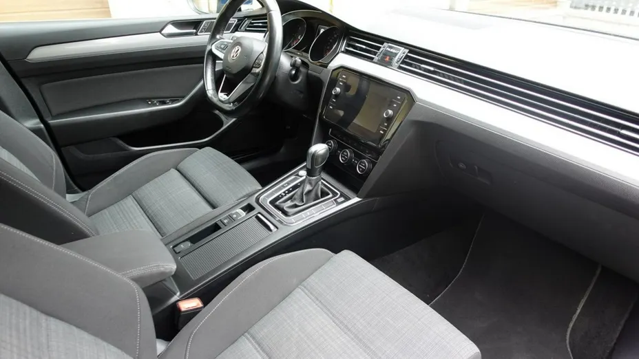 VOLKSWAGEN Passat -