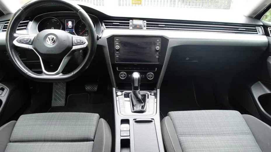 VOLKSWAGEN Passat -
