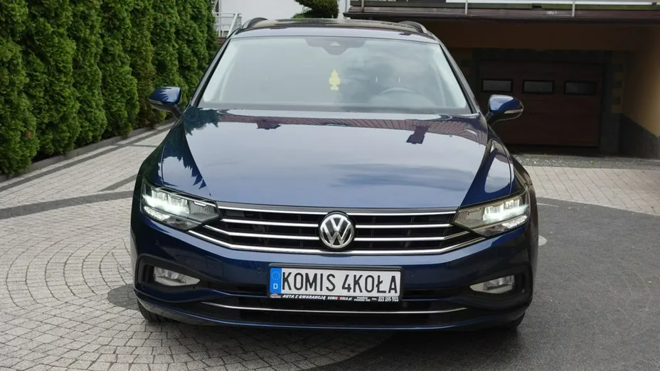 VOLKSWAGEN Passat -