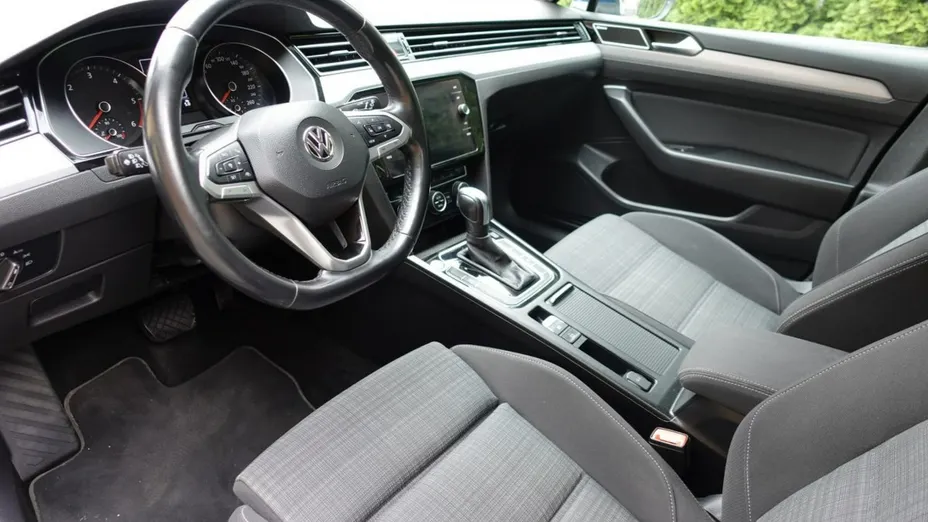 VOLKSWAGEN Passat -