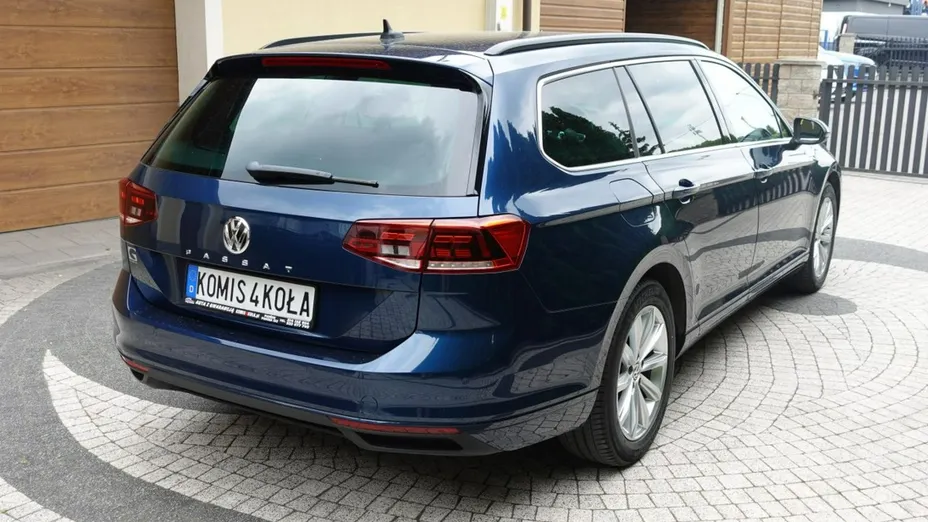 VOLKSWAGEN Passat -