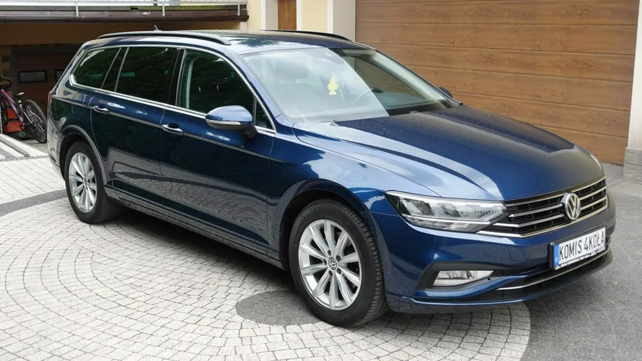 VOLKSWAGEN Passat -