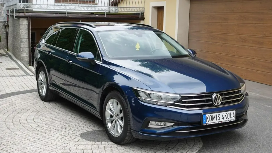 VOLKSWAGEN Passat -