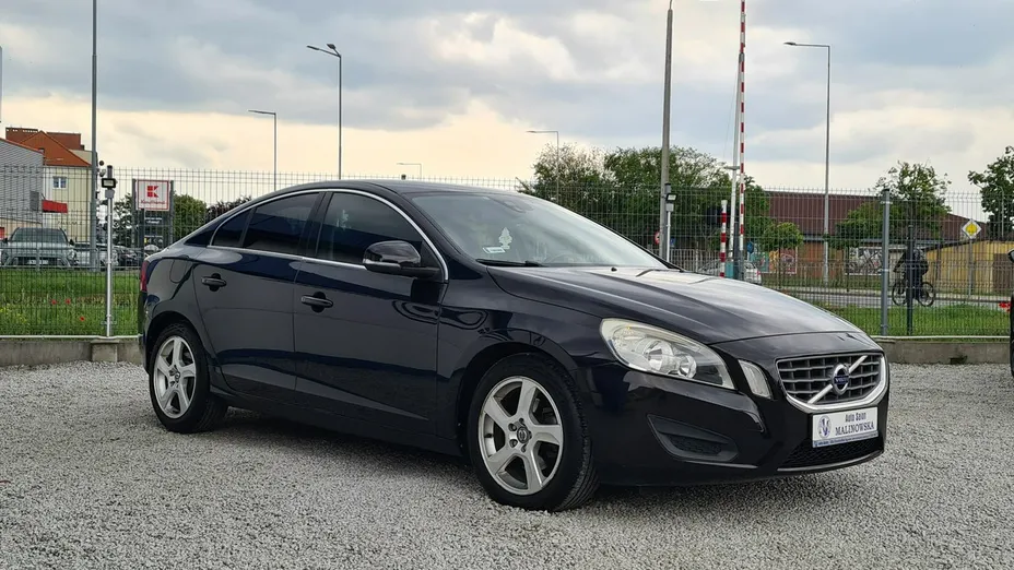 VOLVO S60 -