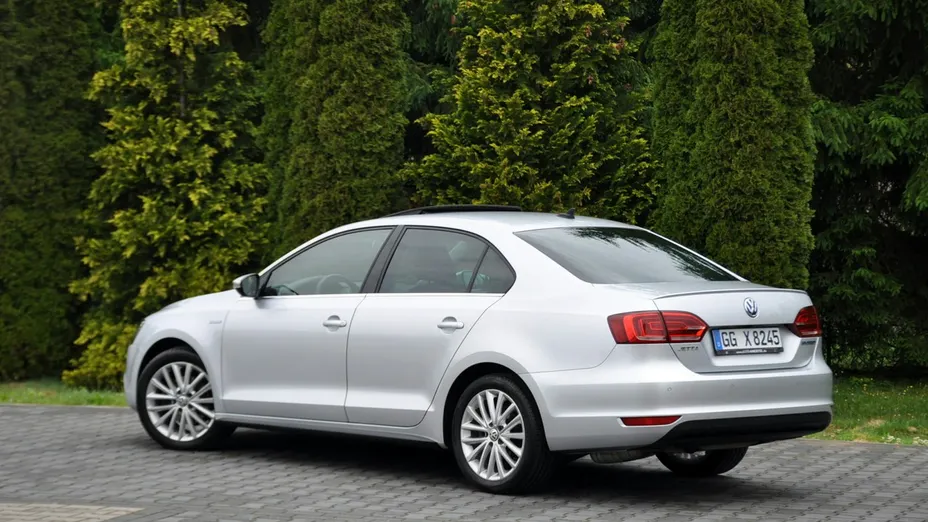 VOLKSWAGEN Jetta -