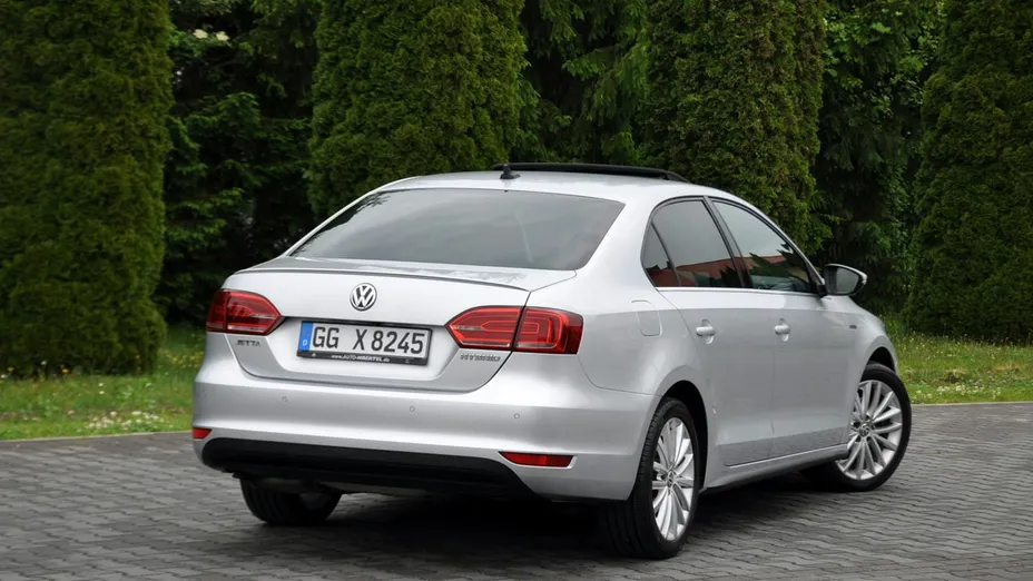 VOLKSWAGEN Jetta -