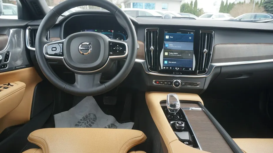 VOLVO V90 -