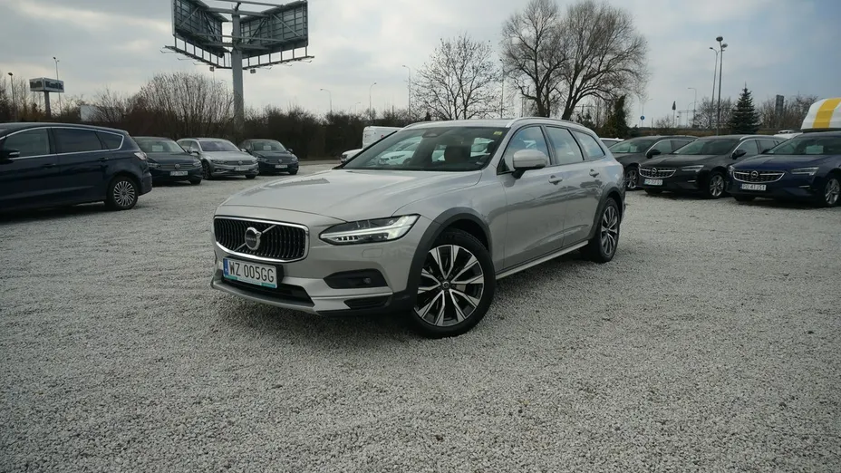 VOLVO V90 -