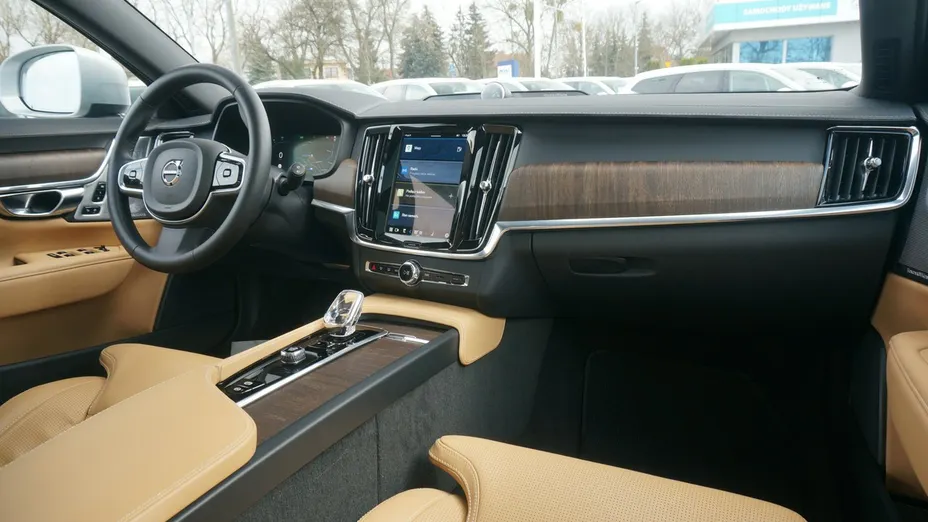 VOLVO V90 -