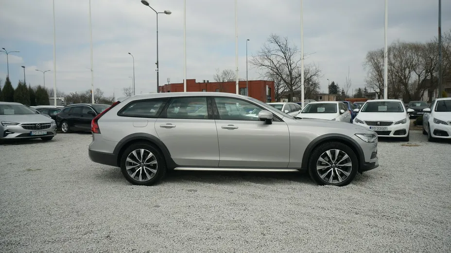 VOLVO V90 -