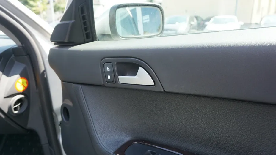 VOLVO V50 -