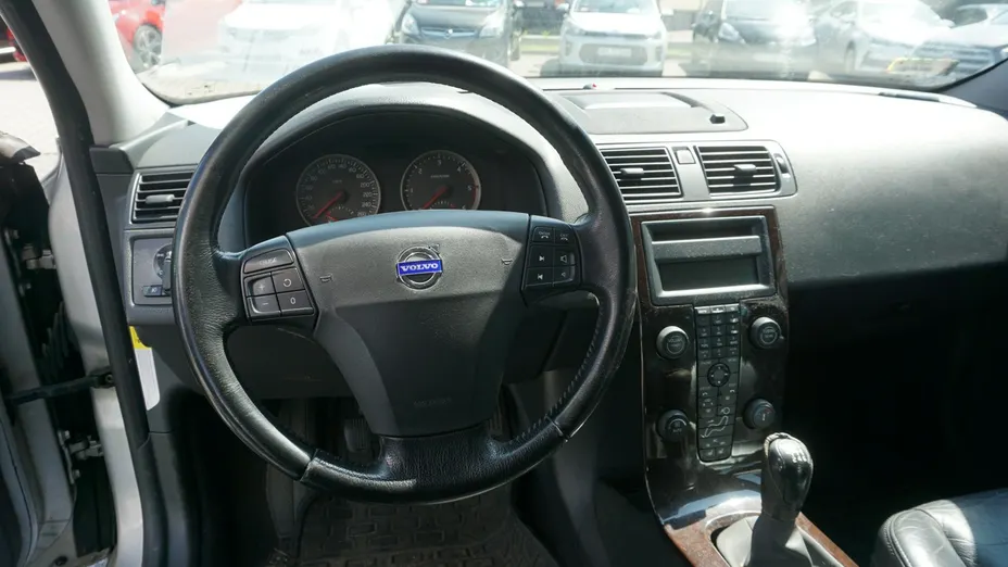 VOLVO V50 -