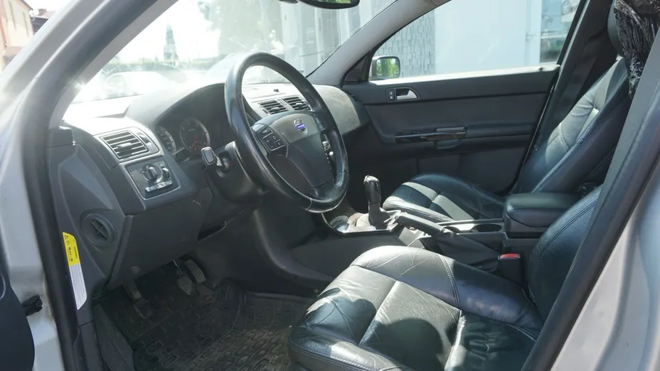 VOLVO V50 -