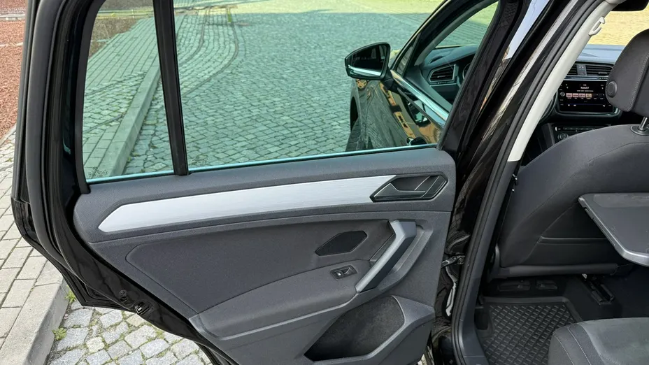 VOLKSWAGEN Tiguan -