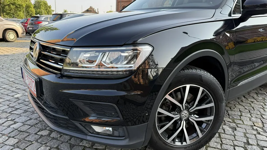 VOLKSWAGEN Tiguan -