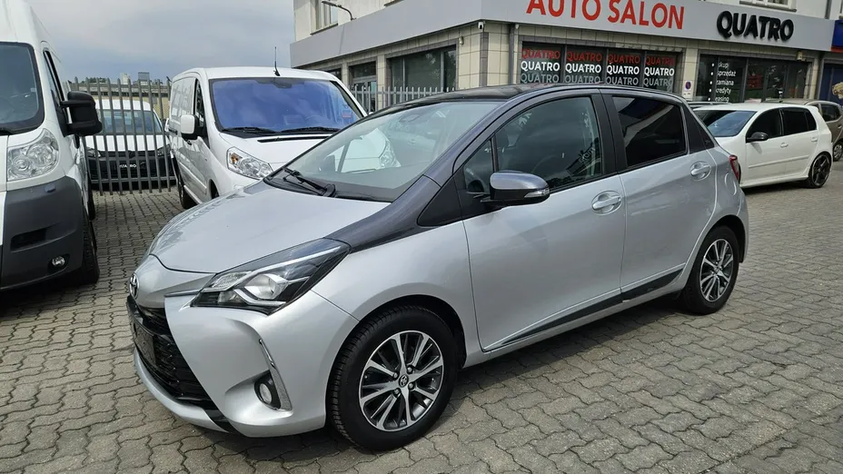 TOYOTA Yaris -