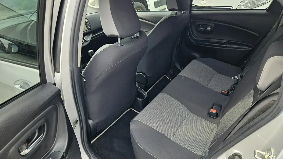 TOYOTA Yaris -