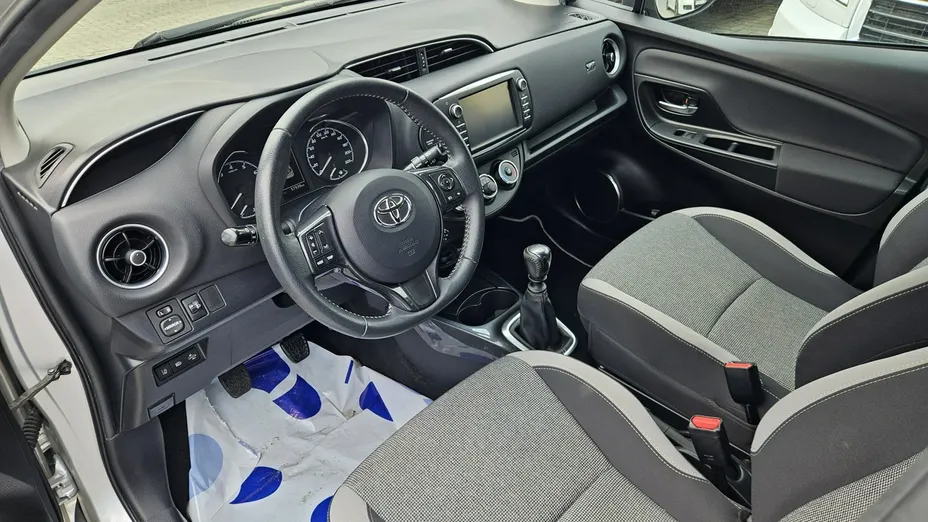 TOYOTA Yaris -