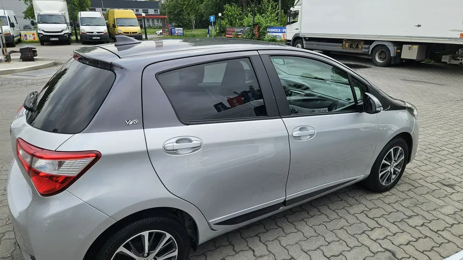 TOYOTA Yaris -
