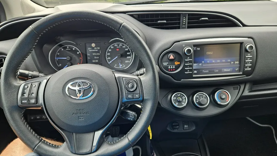TOYOTA Yaris -