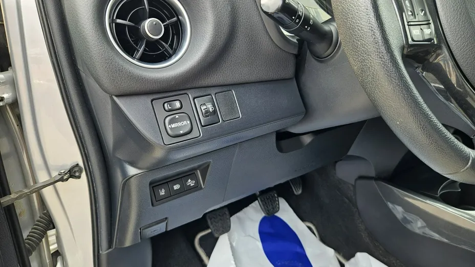 TOYOTA Yaris -