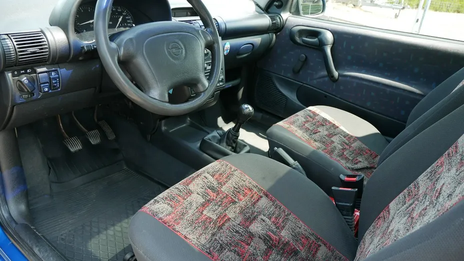 OPEL Corsa -