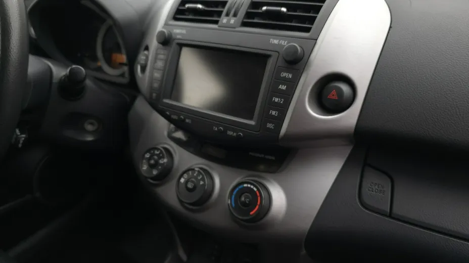 TOYOTA RAV4 -