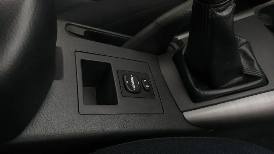 TOYOTA RAV4 -