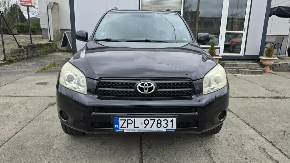TOYOTA RAV4 -