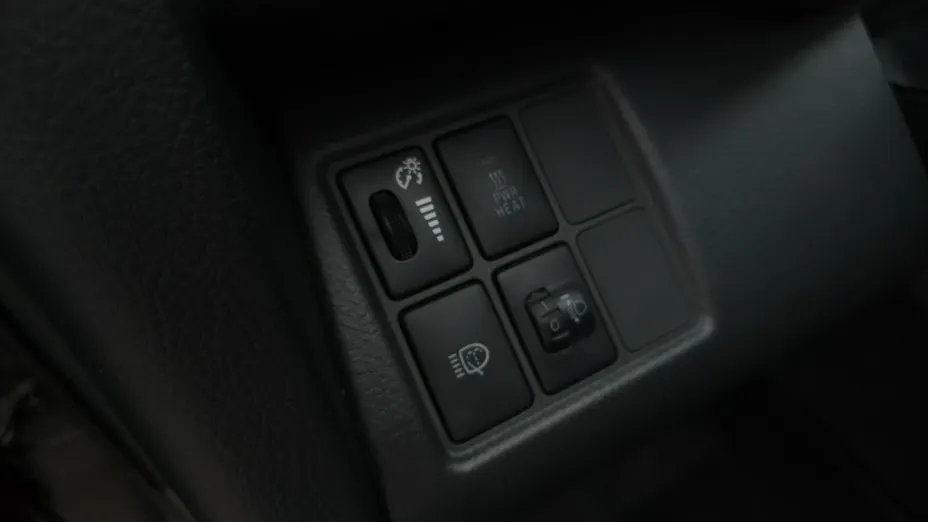 TOYOTA RAV4 -