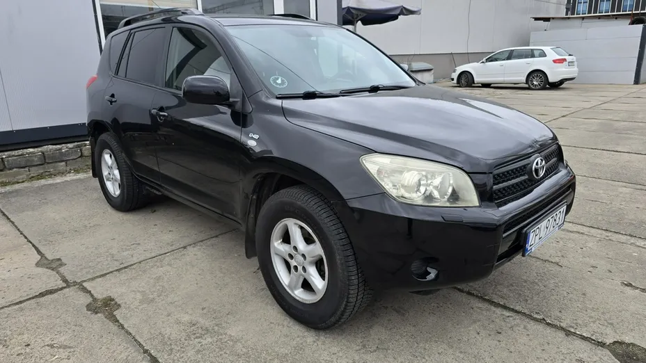 TOYOTA RAV4 -