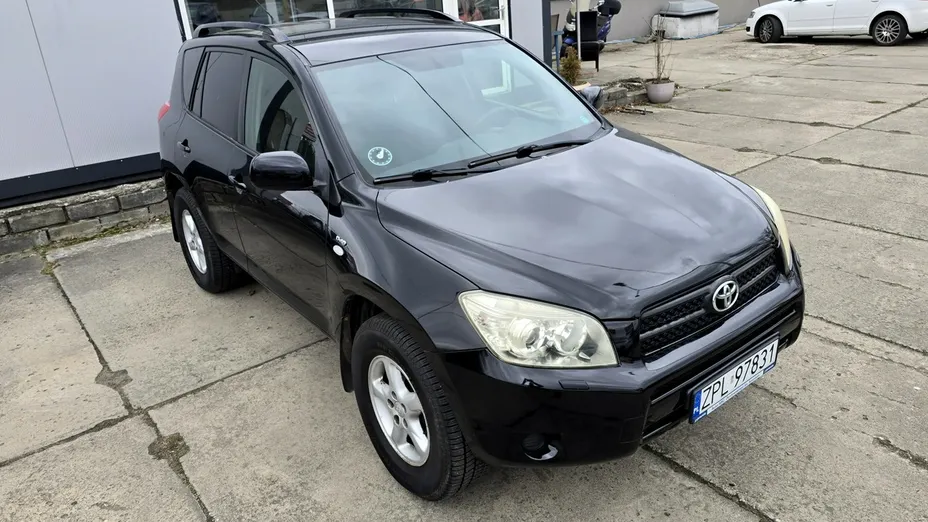 TOYOTA RAV4 -