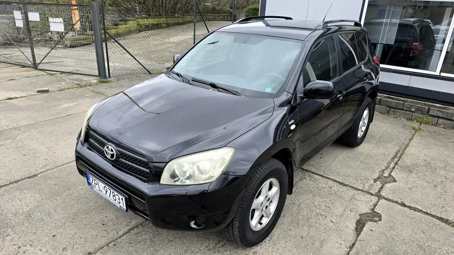 TOYOTA RAV4 -