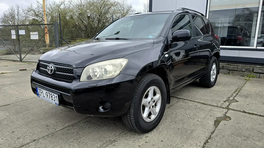 TOYOTA RAV4 -