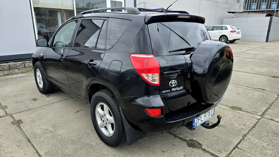 TOYOTA RAV4 -