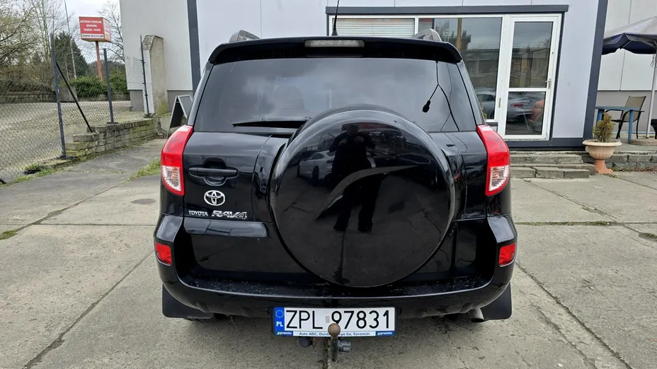 TOYOTA RAV4 -