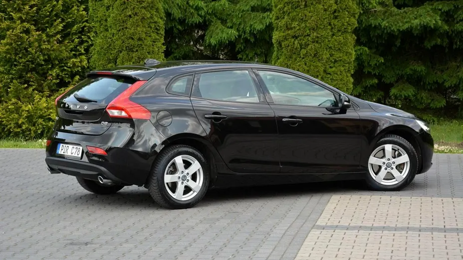 VOLVO V40 -