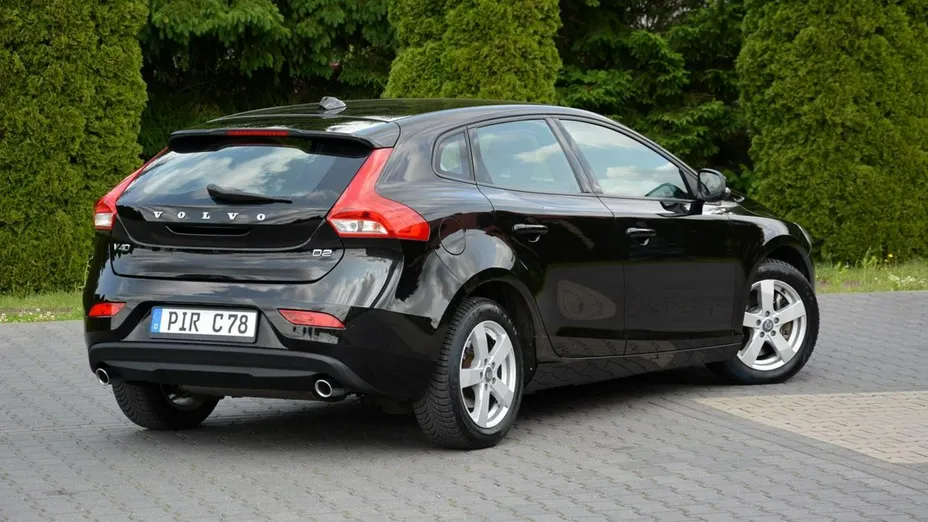 VOLVO V40 -