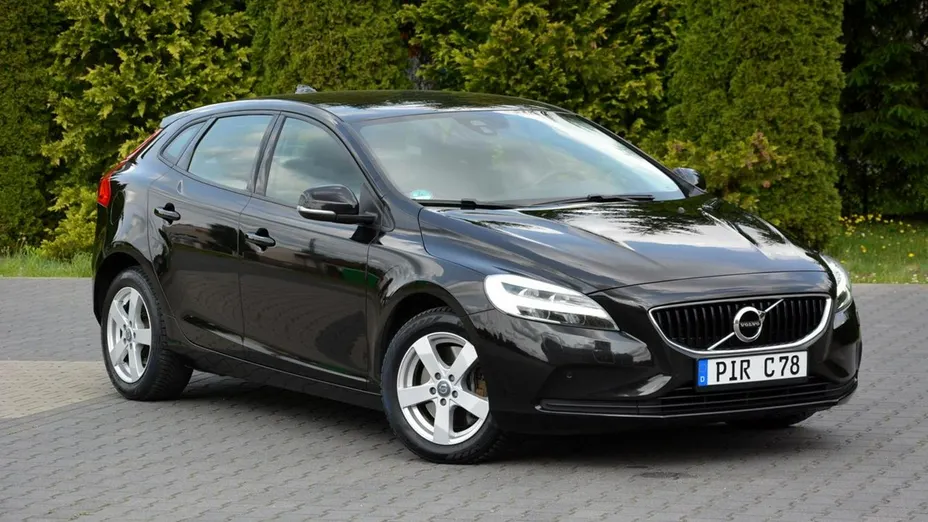 VOLVO V40 -