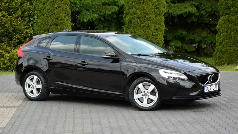 VOLVO V40 -