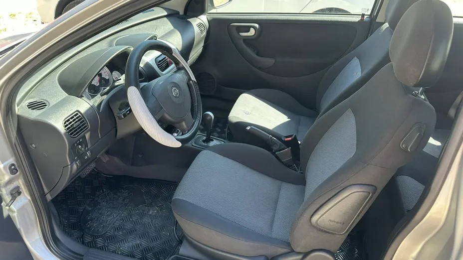 OPEL Corsa -