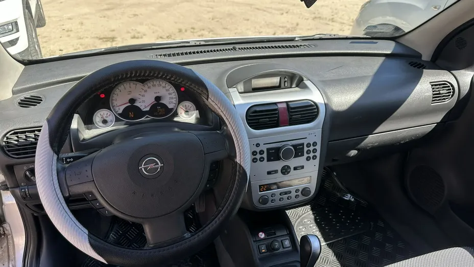 OPEL Corsa -