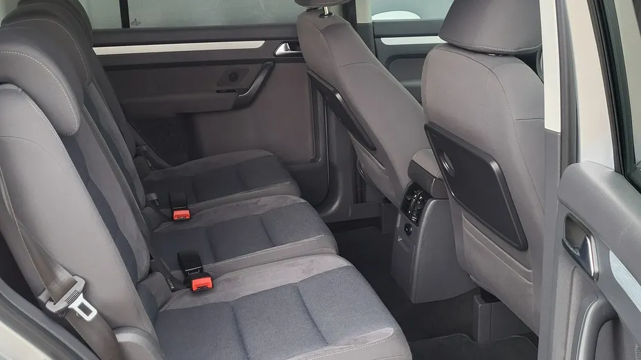 VOLKSWAGEN Touran -