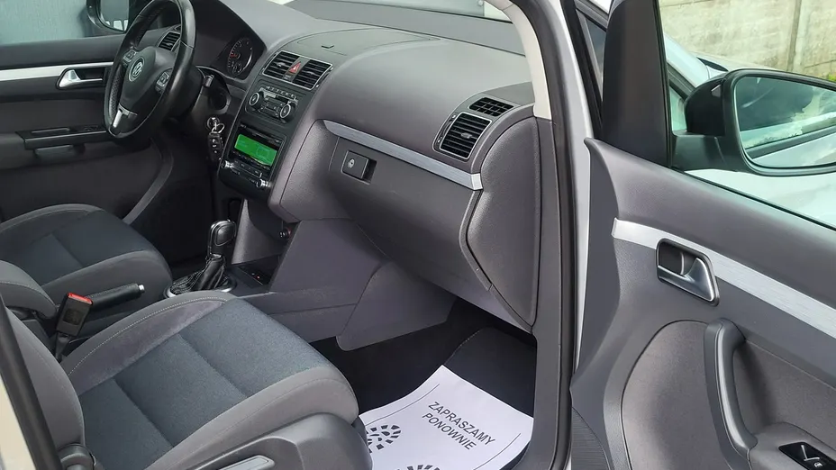 VOLKSWAGEN Touran -