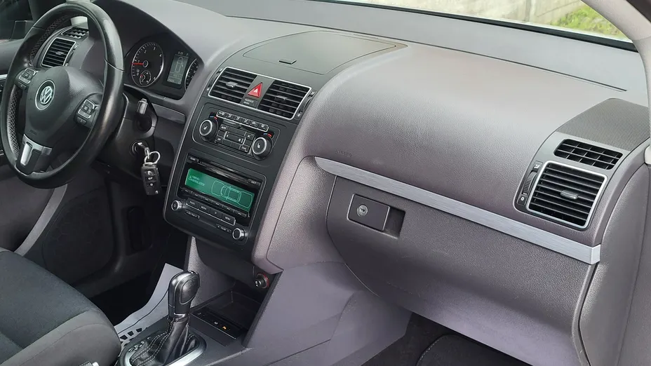 VOLKSWAGEN Touran -