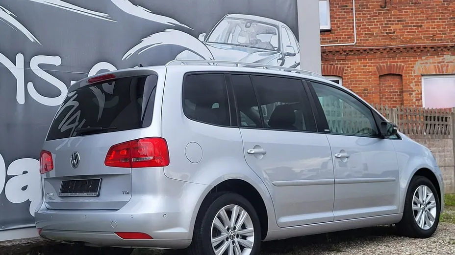 VOLKSWAGEN Touran -