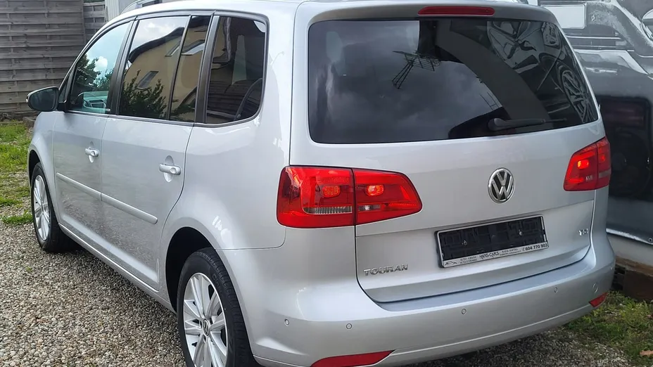 VOLKSWAGEN Touran -