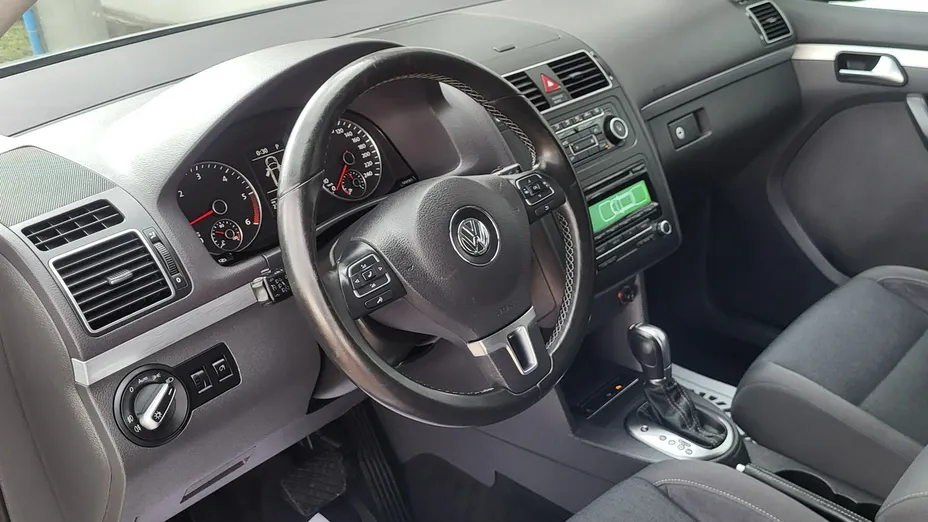 VOLKSWAGEN Touran -
